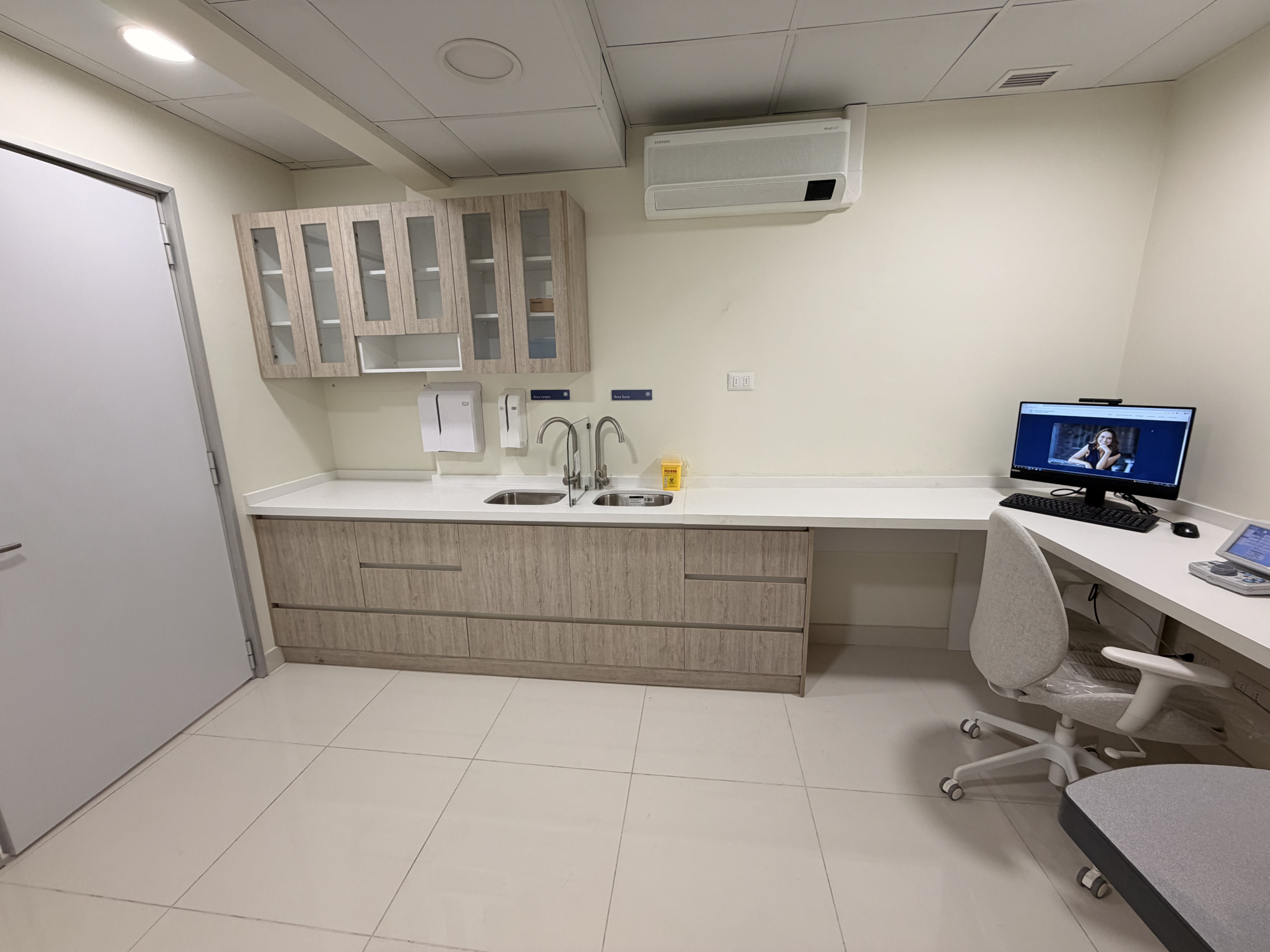 7DBFEB3B-6D84-4A3B-9D72-581AC70906C4